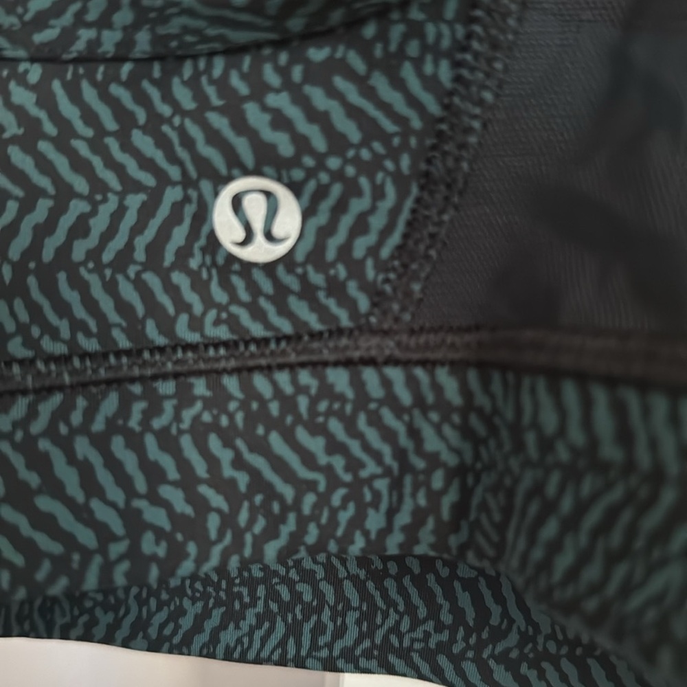 Lululemon Flow Y Bra IV size 6 - Picture 6 of 8